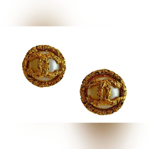 SOLD!!!    Chanel Vintage Lava CC logo clip on earrings - Picture 2 of 5